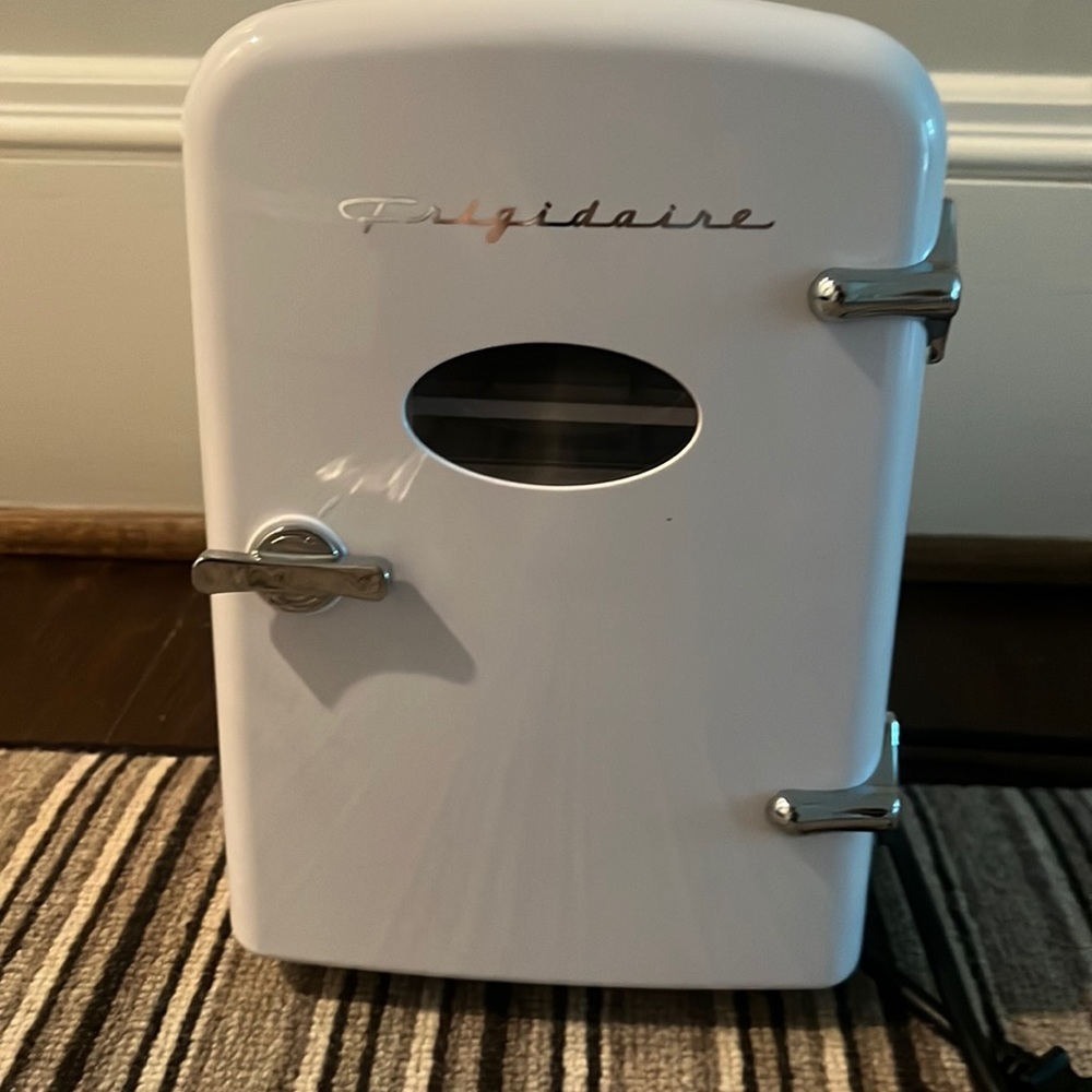 Frigidaire mini fridge